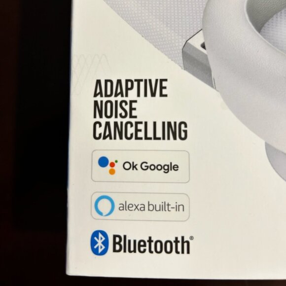 JBL LIVE 660NC Wireless Over-Ear Noise Cancelling Headphones - White - Picture 3 of 8